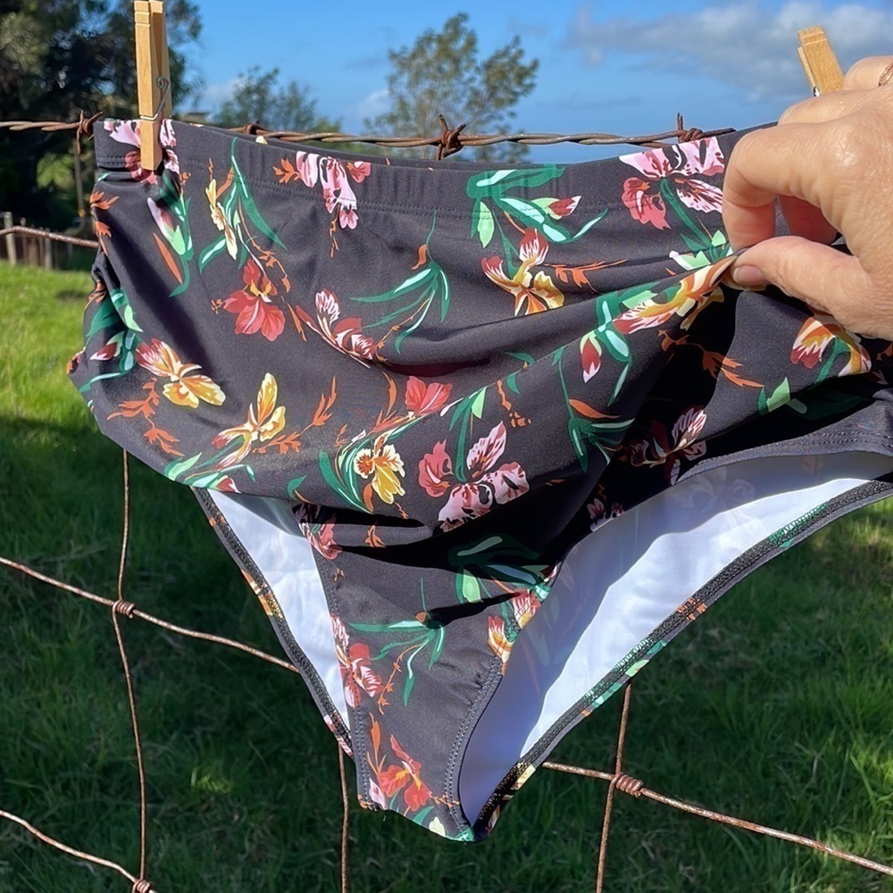 ESPRLIA Black Floral Bikini bottoms 3x - Picture 3 of 5